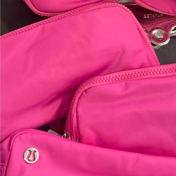 Lululemon Everywhere Belt Bag Waist Fanny pack SONIC PINK HOT PINK Perfect NWT - Picture 3 of 4